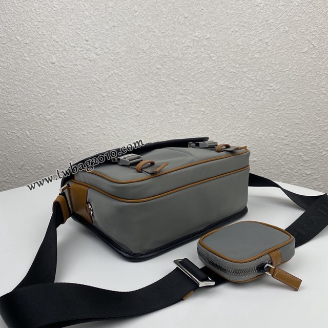 Prada專櫃新款男士郵差包 2VD769 普拉達尼龍翻蓋手袋 csp1138